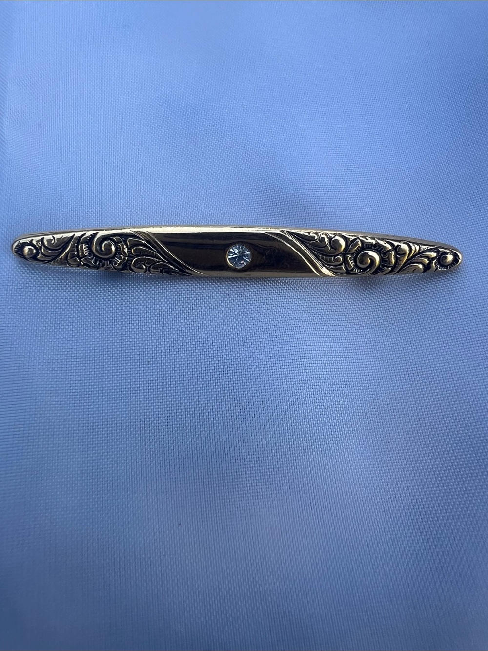 Avon Gold Tone Bar Pin with Classic Finish